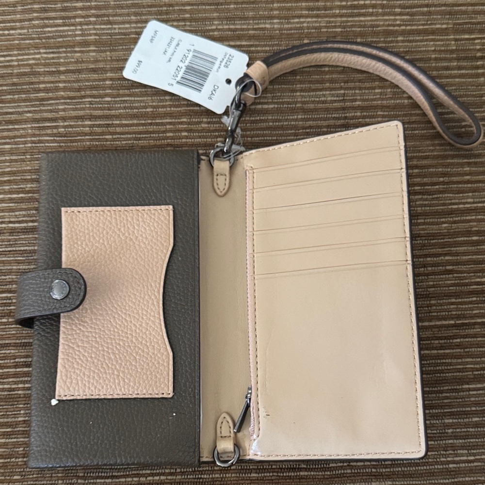 NWT Coach Dark Brown Two-Toned Leather Wristlet